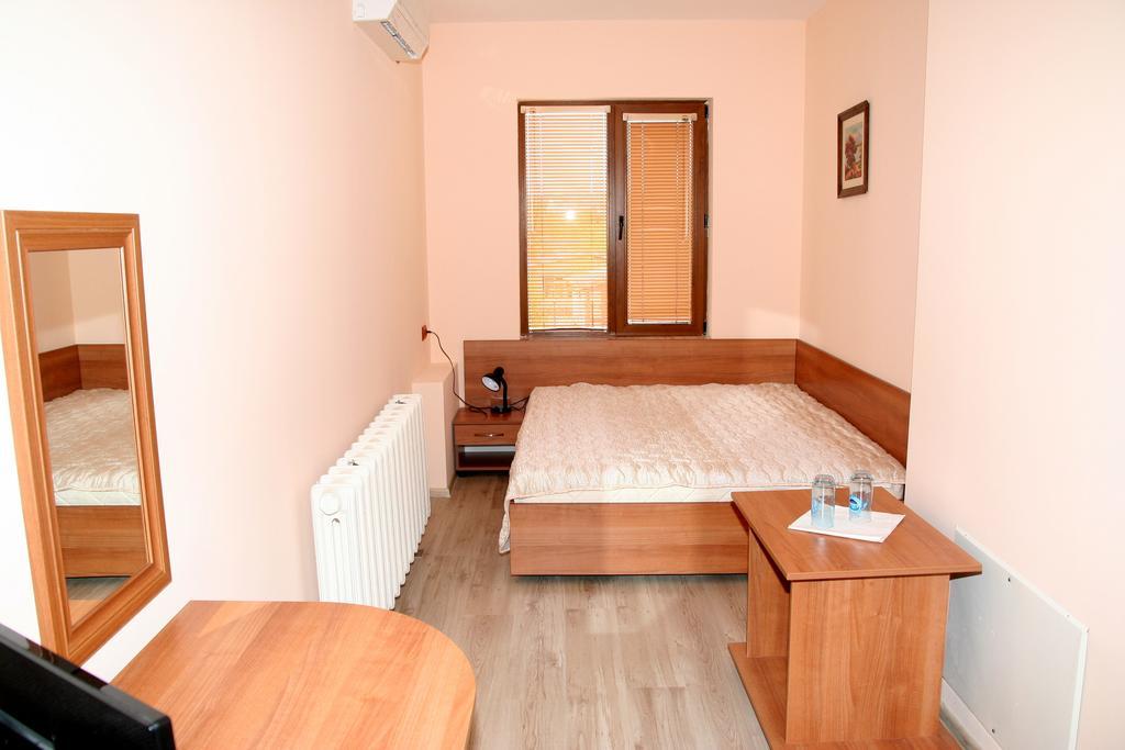 Interrum Hotel Razgrad Habitación foto