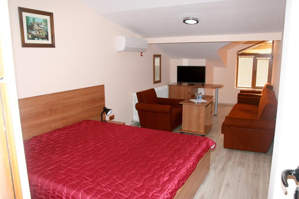 Interrum Hotel Razgrad Habitación foto