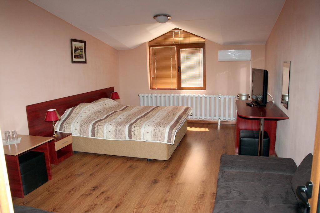 Interrum Hotel Razgrad Habitación foto